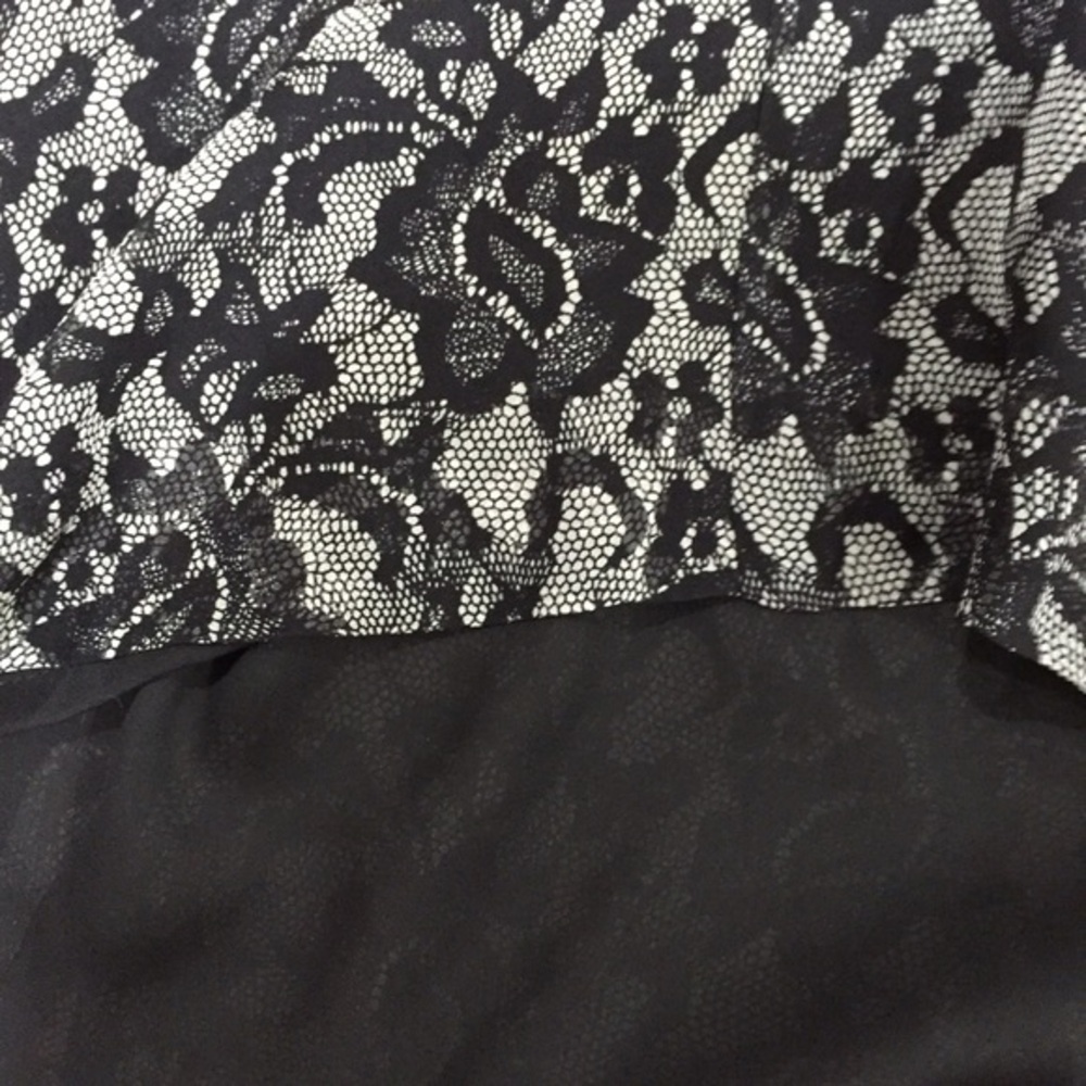 Pleinair skirt. Looks like Lace-Size M - Picture 4 of 4